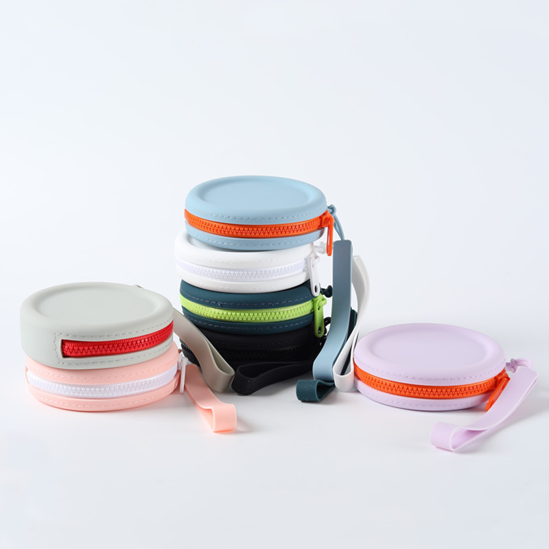 【輕巧便攜】圓形矽膠收納包 - 零錢卡片耳機多用途