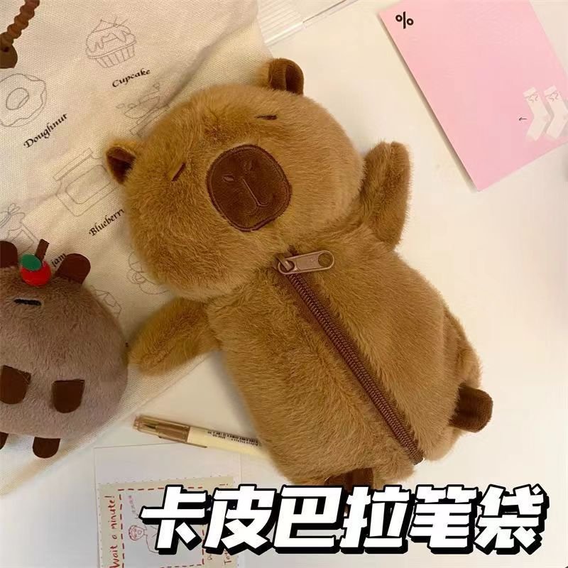【超萌造型】水豚君毛絨筆袋 - 軟綿可愛文具收納袋